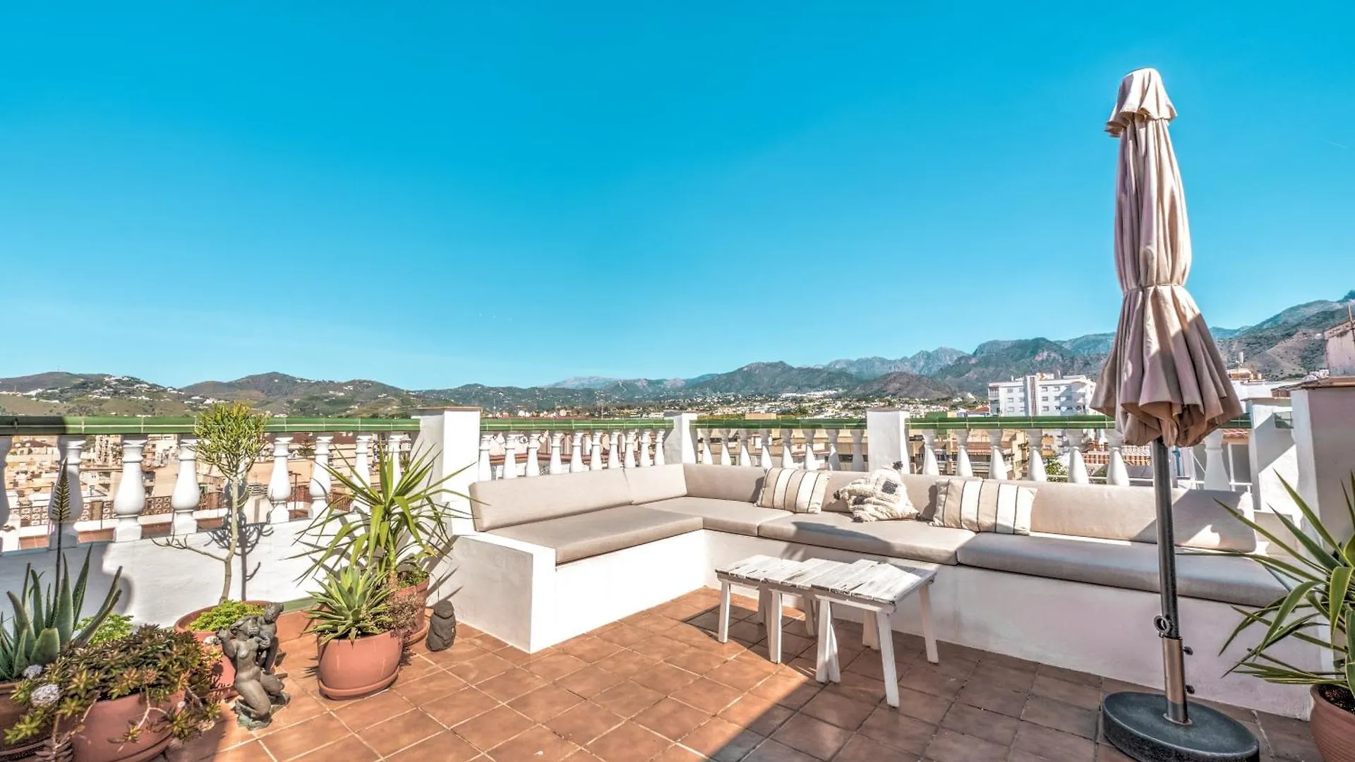 Penthouse With Rooftop Terrace In Torrecilla 内尔哈 0*,  西班牙