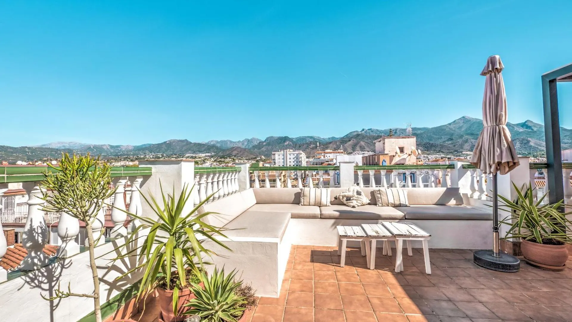 Penthouse With Rooftop Terrace In Torrecilla 内尔哈 西班牙