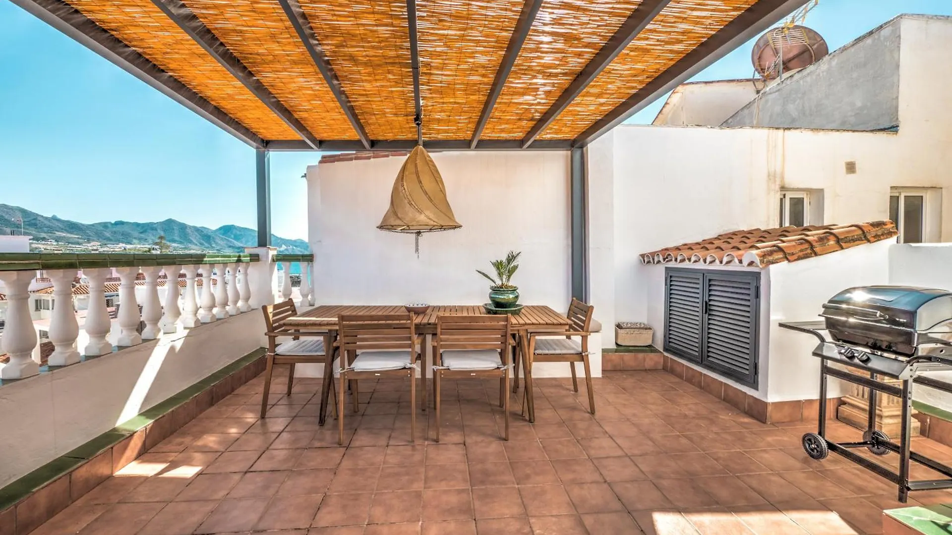 Penthouse With Rooftop Terrace In Torrecilla 内尔哈